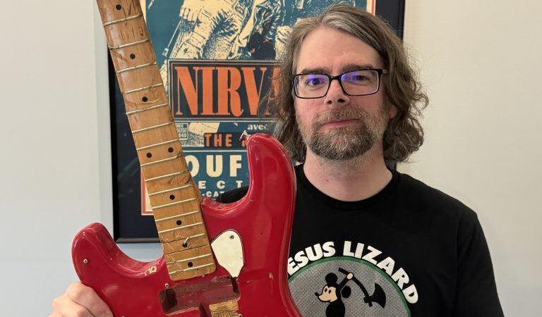 Guitarra sensacionalmente destruída de Kurt Cobain no show de Olympia vai a leilão