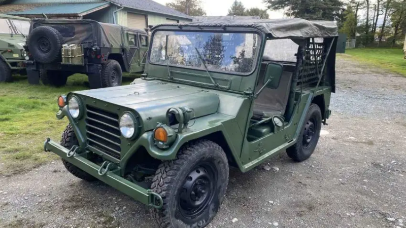 Ford M151A2 1971 em leilão